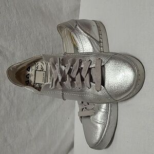 Dolce Vita Silver Womens Size 10? Sneakers